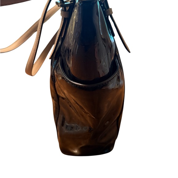 Michael Kors Black and Tan Tote Bag with Gold Hardware - Picture 6 of 9